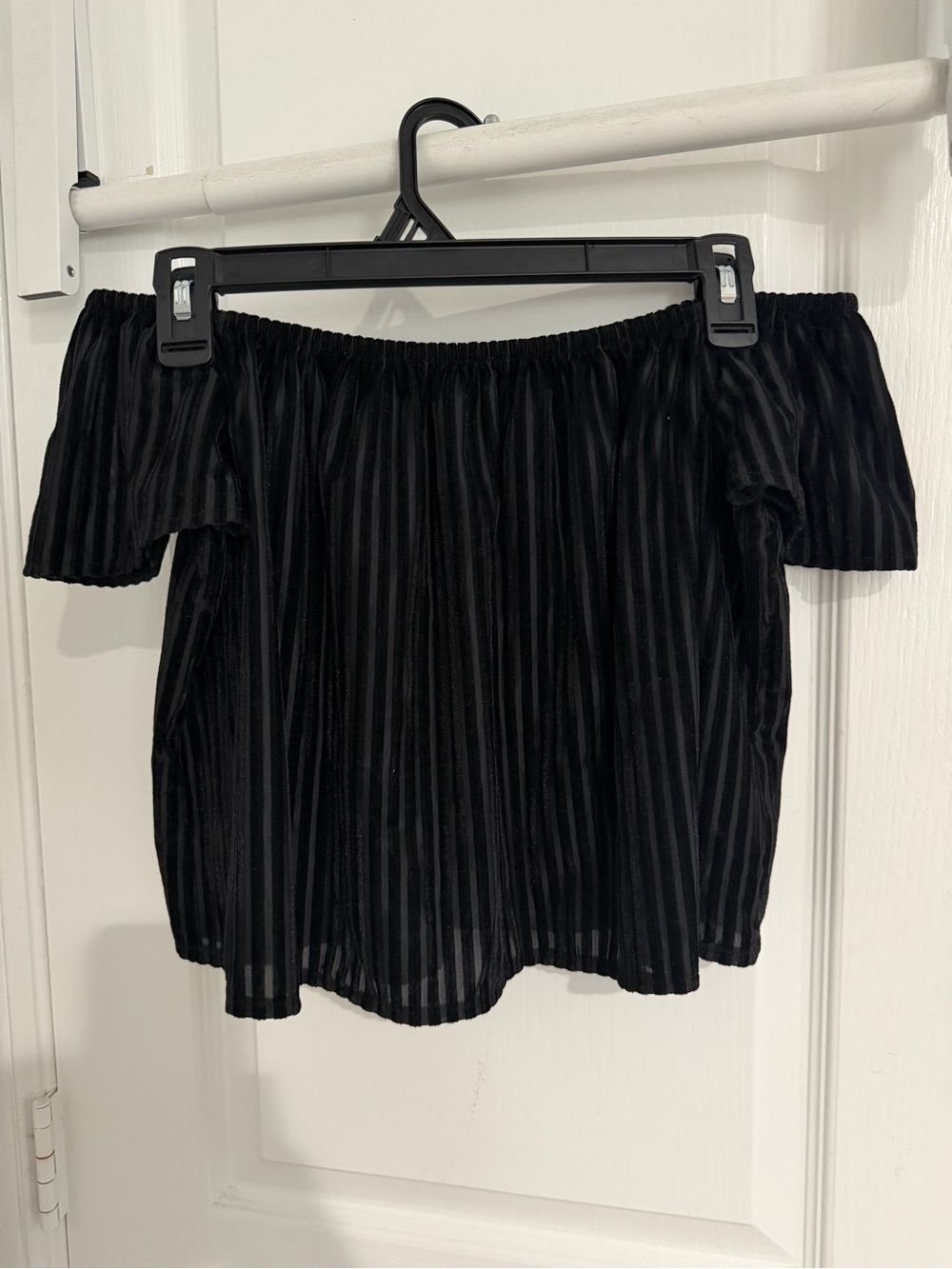 Forever 21 Black Off-Shoulder Velvet-Striped Crop Top